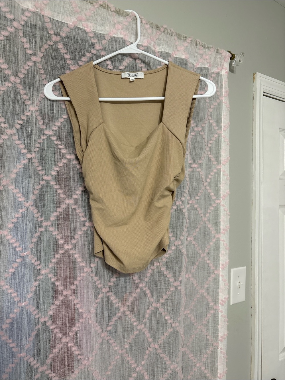 StSculpted Sleeveless Tank Top — Tan